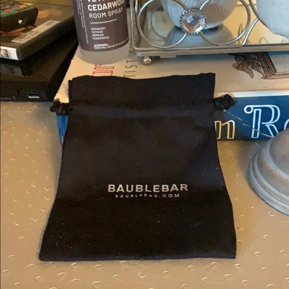 White Statement Necklace - Picture 5 of 6